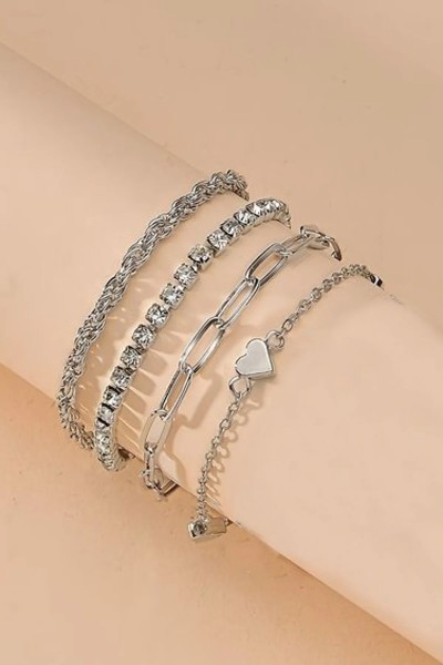 C&E Design Damen 4‑teiliges Silberfarbiges Armband‑Set mit Herz‑Details